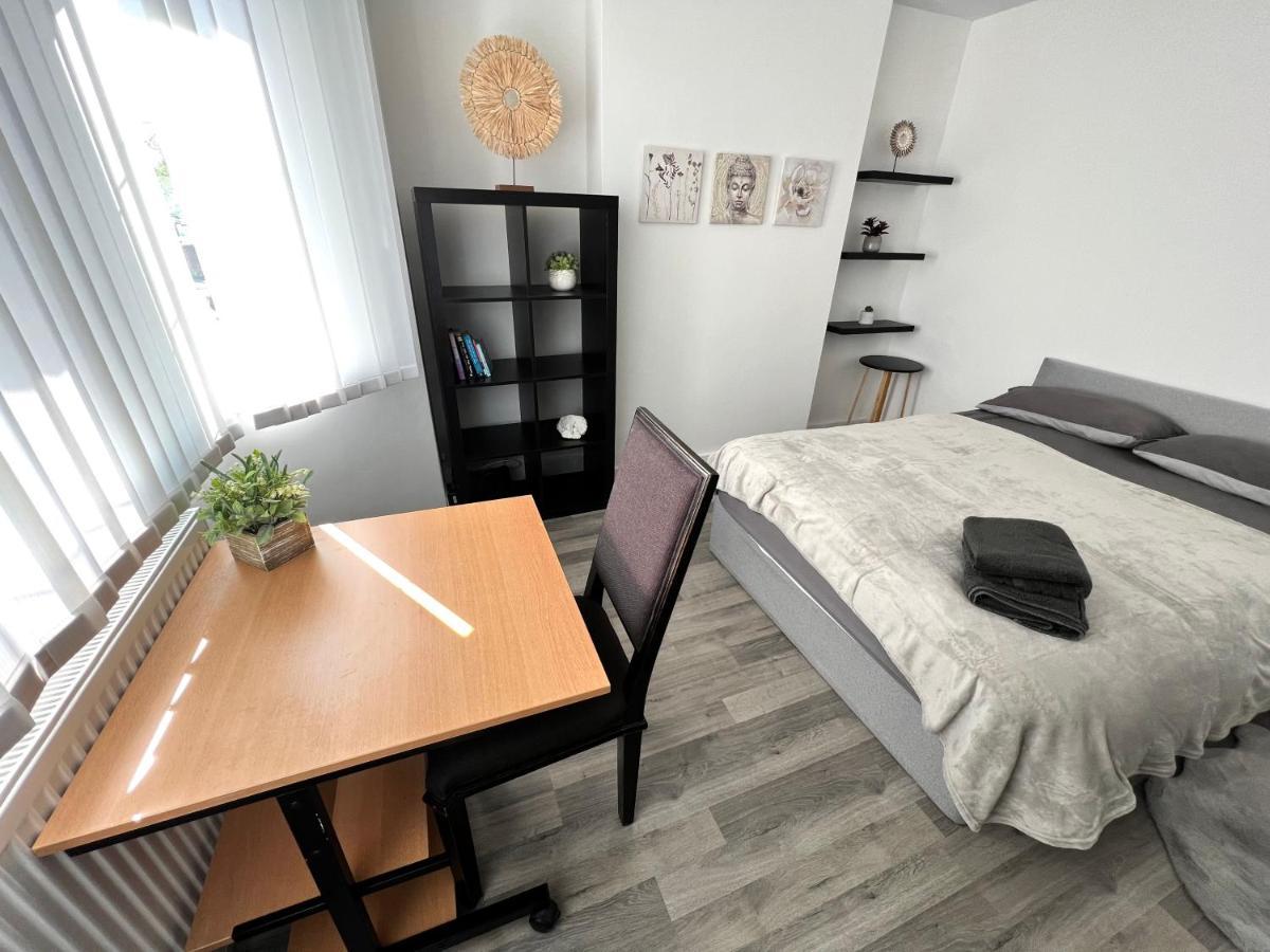 Modern Double Room With Fire Tv Londra Esterno foto